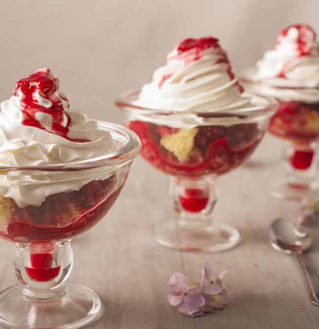 Receta Copa con Bizcocho, Frutos Rojos y Chantilly