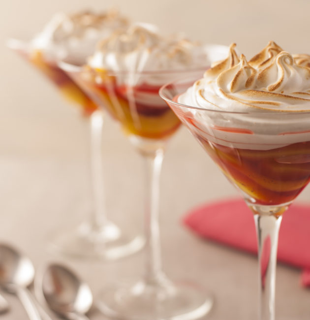 Receta copa de frutas con merengue flambeado