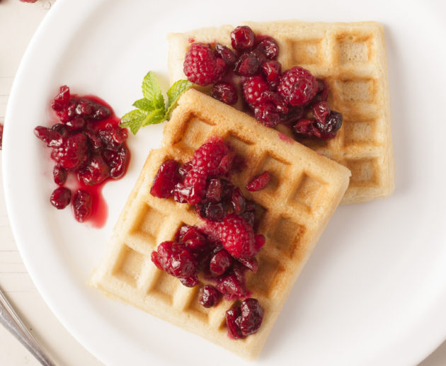 Receta Waffle con Salsa de Mortiño